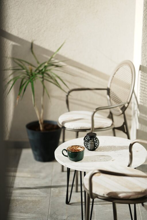 Küçük Balkonunuzu Sıcacık ve Konforlu Hale Getirmenin Yolları